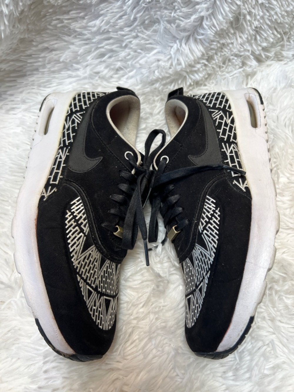 Nike Air Max Thea Suede NYC Sneakers RARE 8.5 - Picture 3 of 15